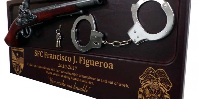 Dark Wood Pistol Handcuffs Plaque USAG Rheinland-Pfalz CID