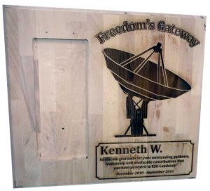ke-wood-plaque-gateway-1016